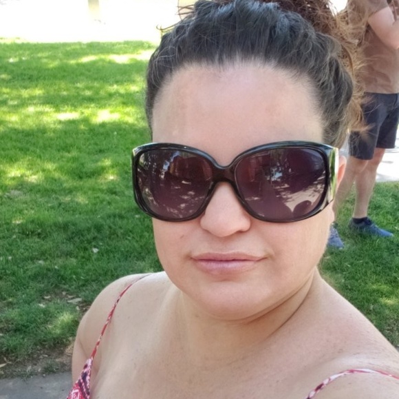 Meet your Posher, Eden - Picture 6 of 8